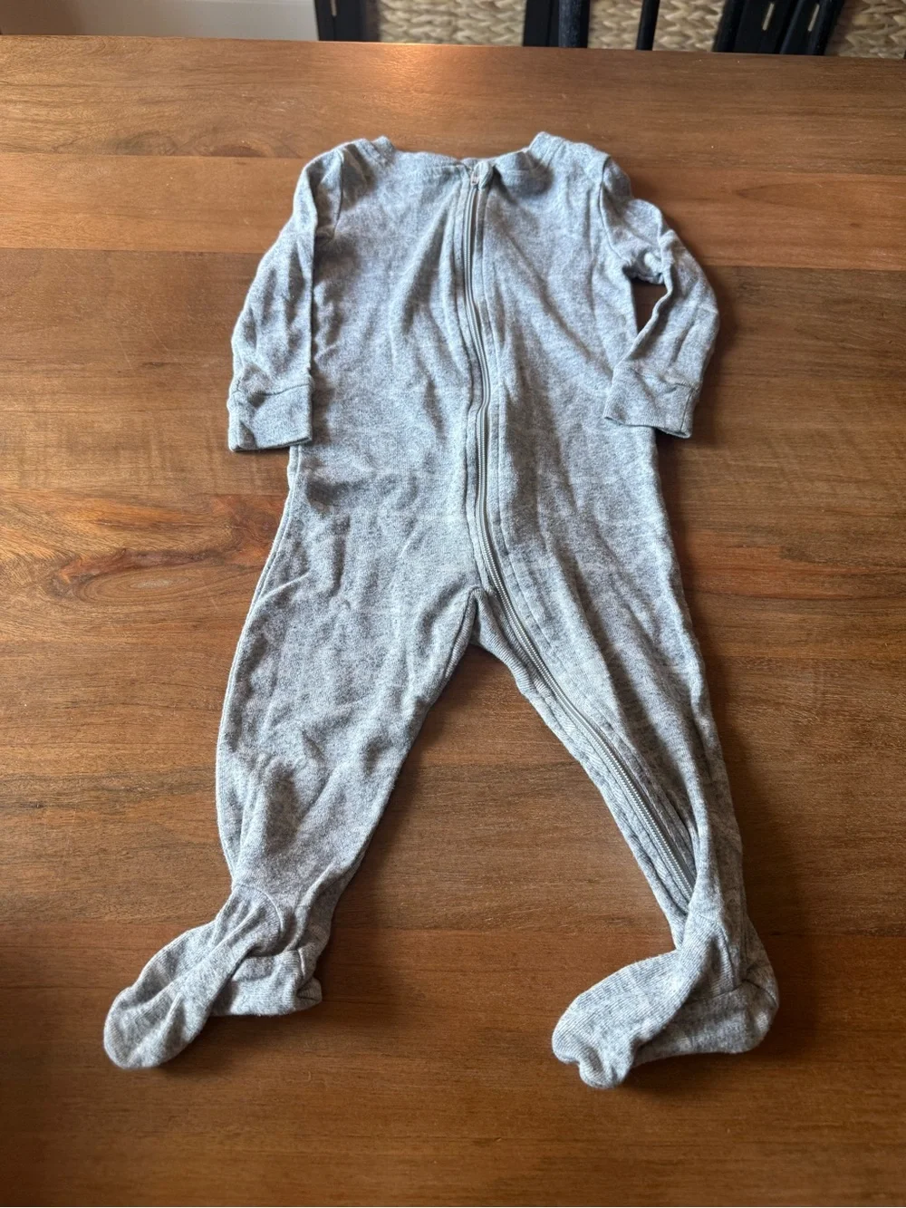 💥2/$20 Old Navy Set - Bodysuit with Gray Footed Sleeper & Pants - 6-12 months